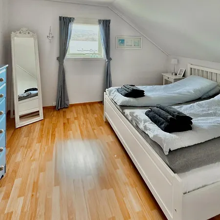 Beautiful In With House Sea View Uggdal